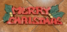 MERRY CHRISTMAS RED GREEN HOLLY SIGN MOLDED PLASTIC BLOWMOLD ECOR VINTAGE MCM EU