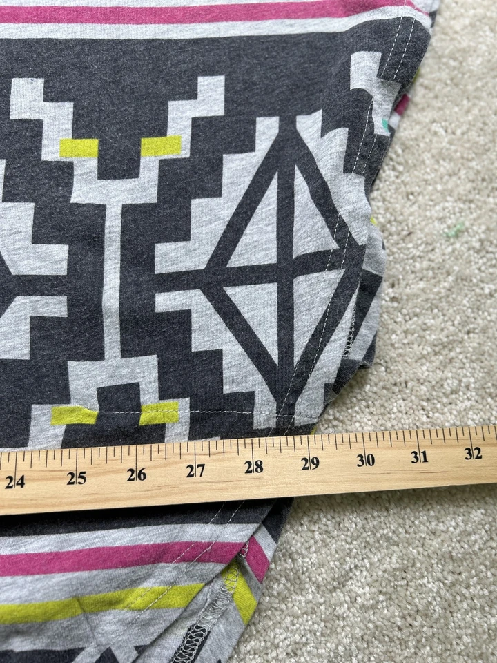 Camisa Forever 21 para mujer grande geométrica ala de murciélago azteca top de gran tamaño boho festiva Foto 2 de 4