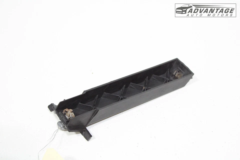 Parachoques trasero Chevrolet Camaro 2016-2024 soporte inferior izquierdo soporte de montaje OEM Foto 2 de 4