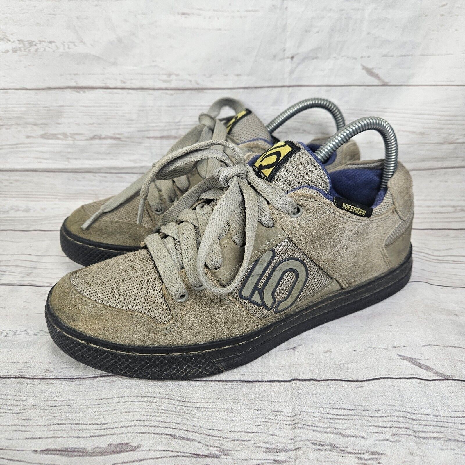 Shoes Dingy