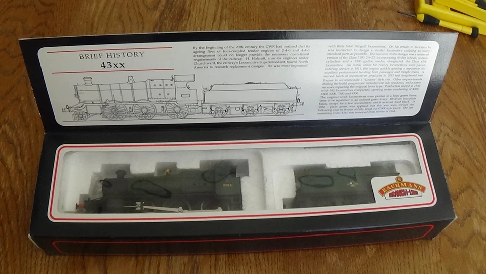 BACHMANN 31-826 OO GAUGE BR Plain Green CLASS 43xx 2-6-0 TENDER LOCO No. 6384 - Image 2 of 4