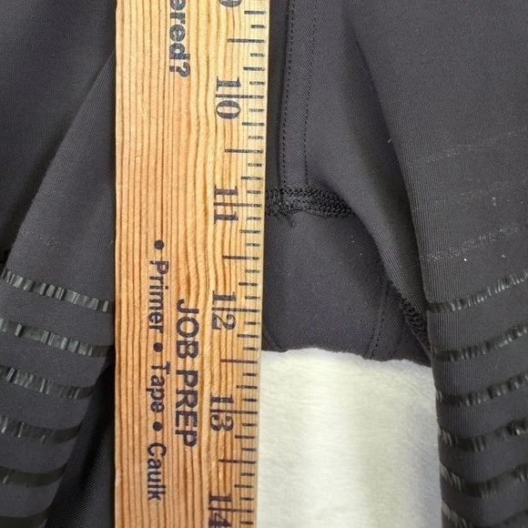 Leggings Lululemon Rogue Renegade Apertadas Femininas 10 Pretas Cintura Alta Performance - Imagem 4 de 4