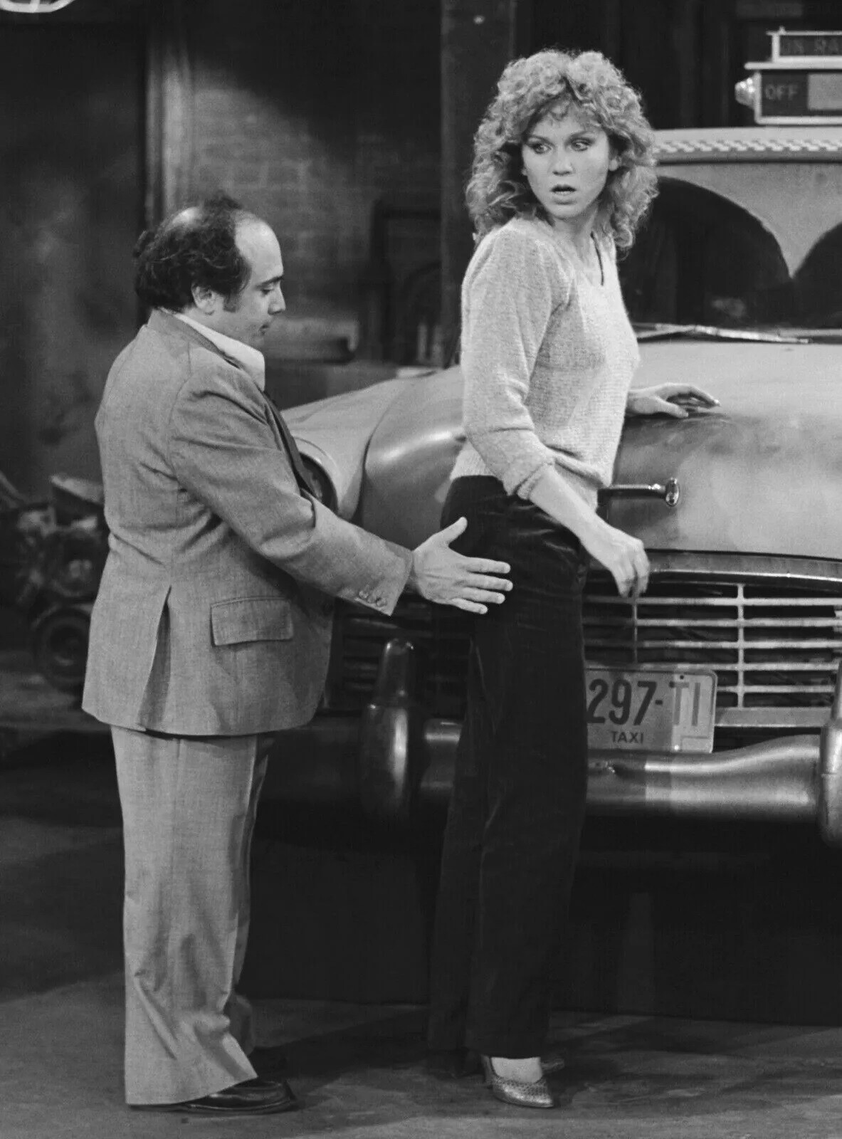 Taxi tv show danny devito marilu henner 8x10 picture celebrity print ebay