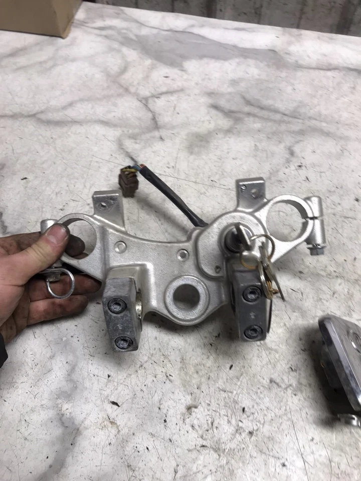 87 Kawasaki ZL600 ZL 600 A Eliminador Encendido Gas Tapa Combustible Bloqueo y Juego de llaves Foto 2 de 4