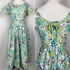Vintage 1950's Short Sleeve Novelty Print Day Dress with Interwoven Detail