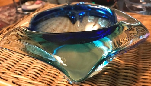 XLARGE CASED GLASS MURANO MID CENTURY ASHTRAY-BLUE /CLEAR - 9" X 7" 4"- 2" thick - Picture 2 of 7