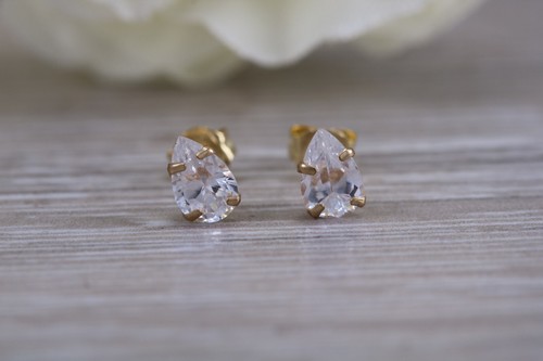 9ct Yellow Gold 5 x 3 mm Pear Cut C Z Set Stud Earrings - Picture 2 of 7