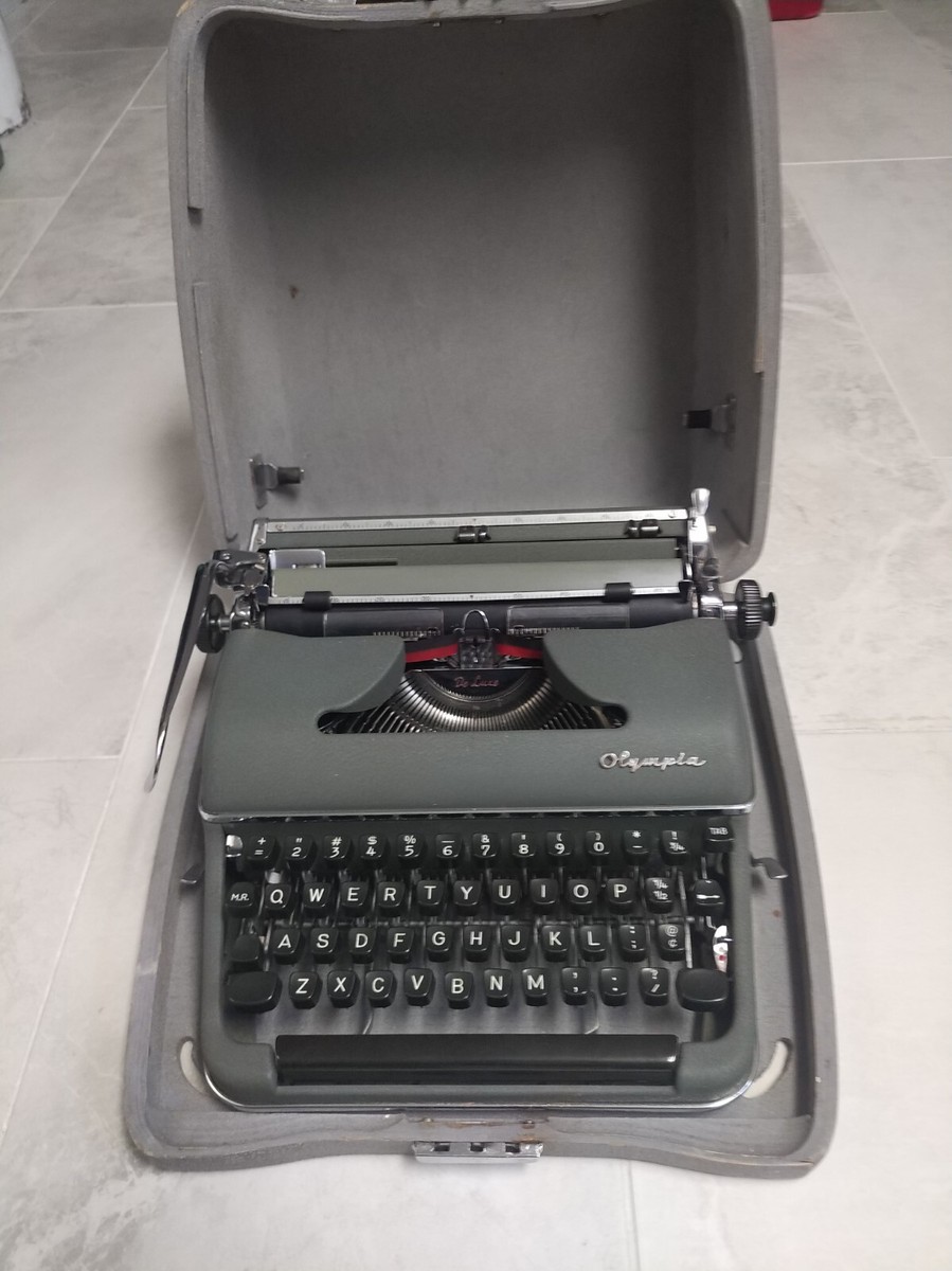 1957 Vintage Deluxe Olympia Typewriter with Case | eBay