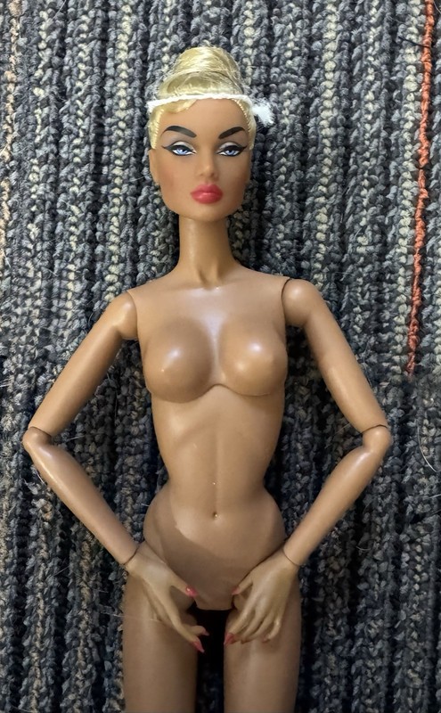Della Roux Standout Fall Long Nail Nude Doll COA Stand & Box East 59th Four Seas