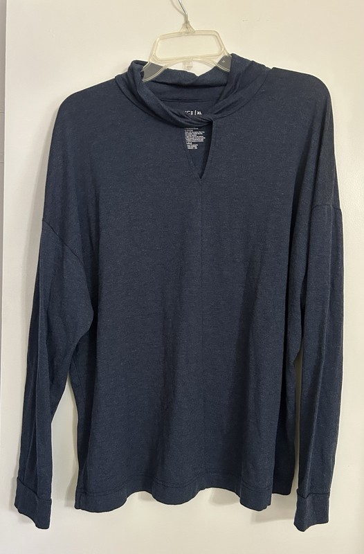 Time and Tru Woman's Long Sleeve Super Soft Top Size XL (16-18)  Blue Twist Neck