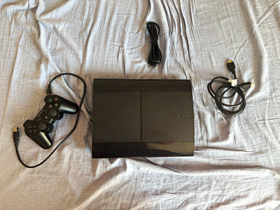 Sony PlayStation 3 Super Slim Konsole Schwarz mit Controller, Kabel, Wi Fi HDMI