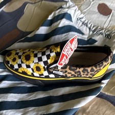 VANS Classic Slip-On Women s Canvas Slip-On S...