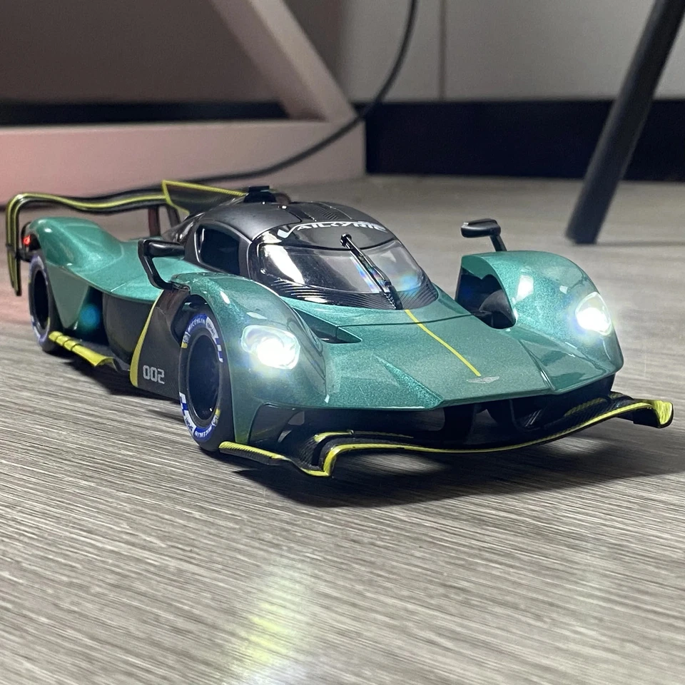 1:24 Aston Martin Valkyrie AMR PRO Superdeportivo Aleación Diecast Modelo Coche Luz de Sonido Foto 3 de 4
