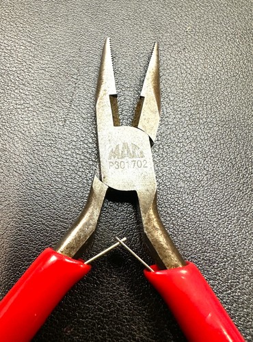 MAC TOOLS 2-PC. P301702 NEEDLE NOSE W-CUTTER & P301705 THIN NEEDLE NOSE PLIERS - Picture 2 of 7