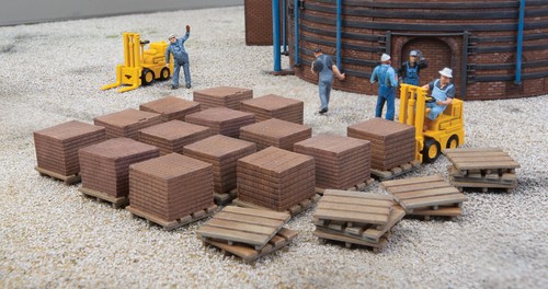 Walthers 4103 Brick Stacks Lrg/Sml 14/
