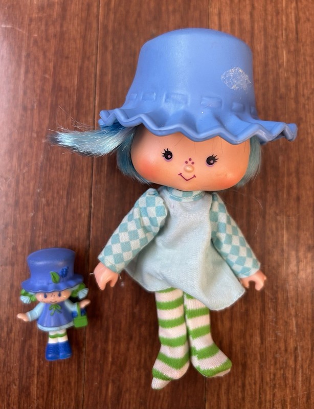 Vintage Strawberry Shortcake Blueberry Muffin Doll With Miniature Figure