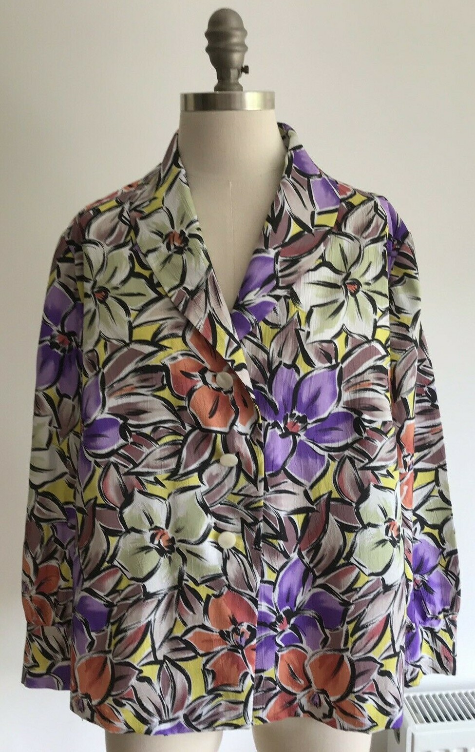 Vintage 1980's Floral Print Blouse, Size  armpit to armpit 23.5" approx 2