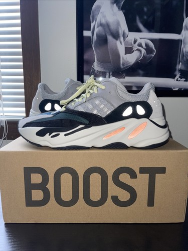 yeezy wave runner size 10