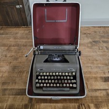 Vintage 1950s Royal Quiet De Luxe Typewriter W/ Case thumbnail
