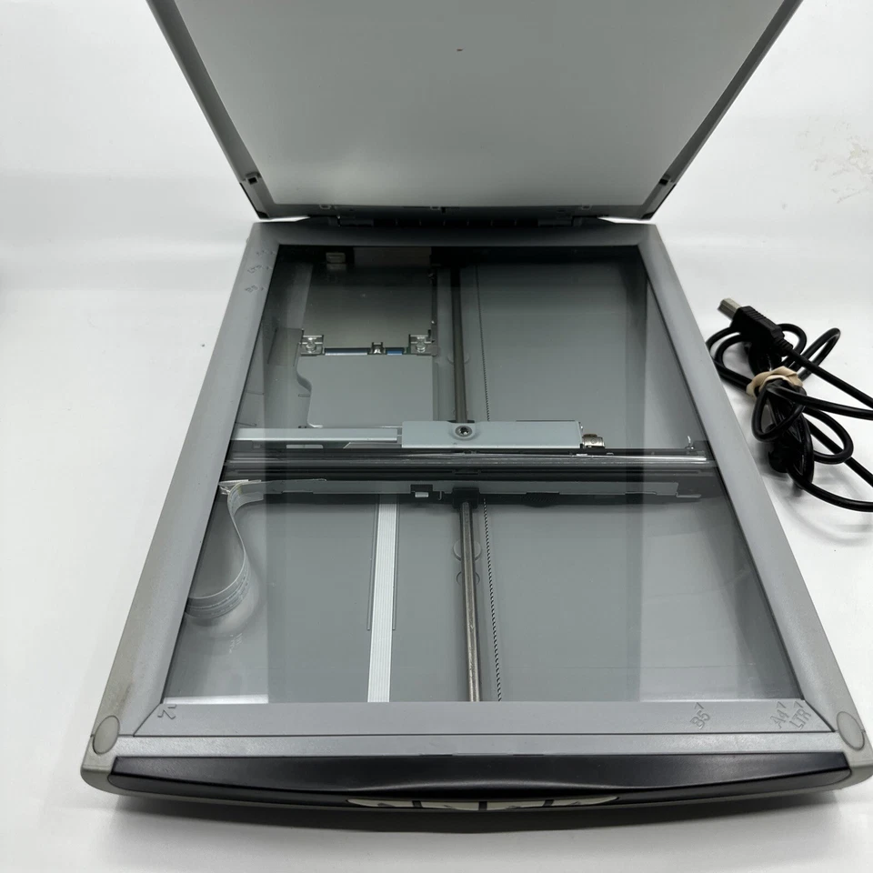 Canon Flatbed Color Scanner CanoScan LiDE 60 F910114 W/ USB Port  H374 - Image 2 of 4