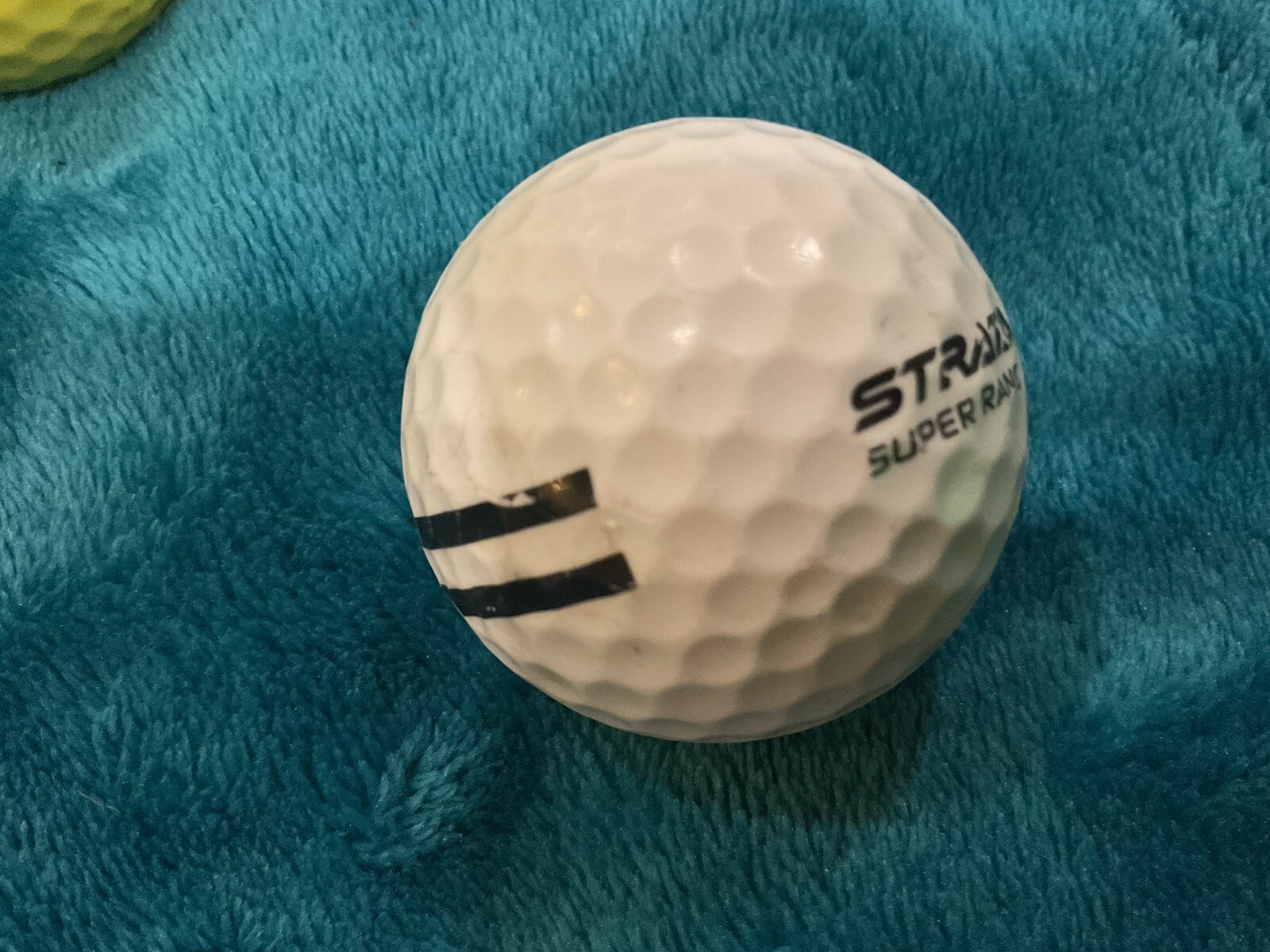 16 Yellow/White Strata Super Range Golf Balls Good Condition