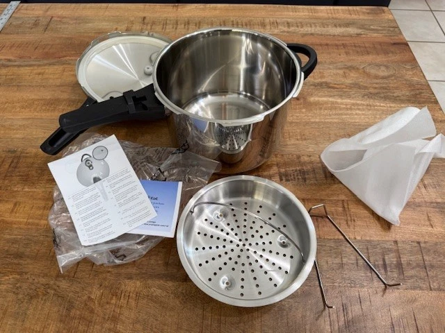 T-Fal Stovetop Stainless Steel High Pressure Cooker 6.3 qt P25107 6L Opened New