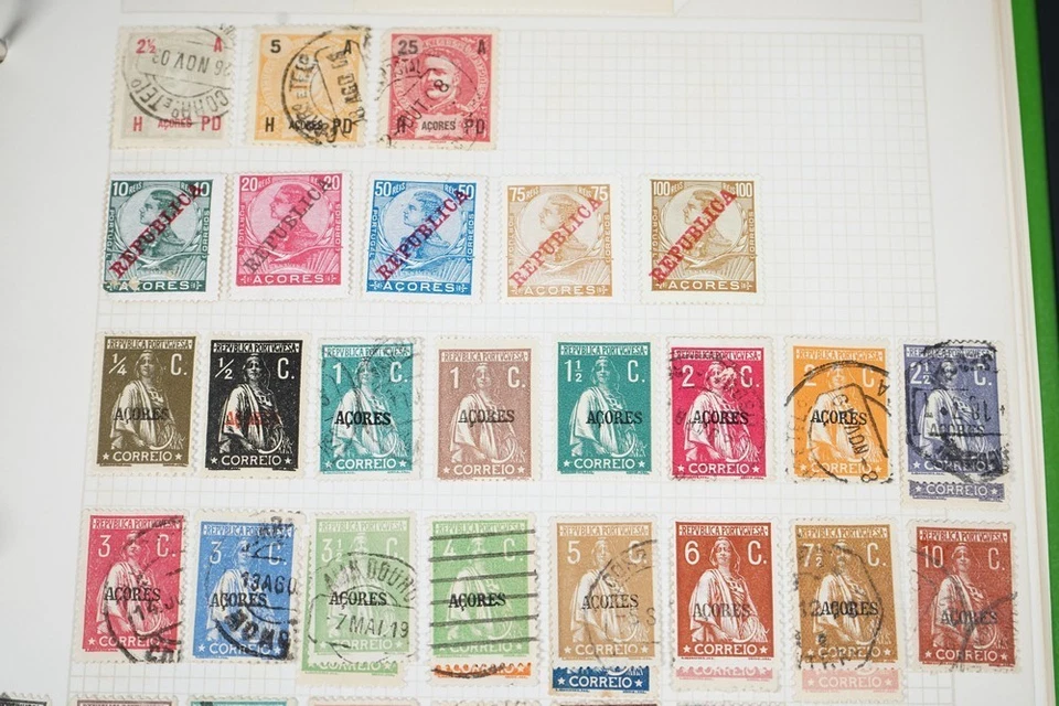 ISLANDS STAMP COLLECTION OF 800+ 80 SHEETS & 3 BOOKLETS MINT & USED IN BINDER - Image 2 of 4