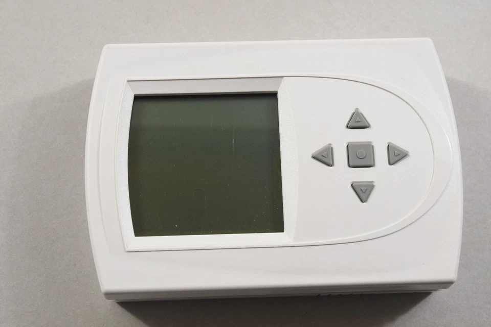 ClimateMaster ATC32U03 iGate Communicating Programmable Thermostat - Image 2 of 4