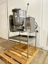 "GROEN TBD/4-40" ELECTRIC JACKETED ALL IN ONE 40 QUART STEAM KETTLE MANUAL TILT