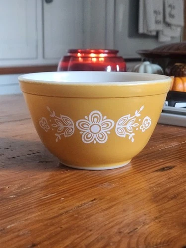 Butterfly Gold Pattern Vintage Pyrex Nesting Mixing Bowl