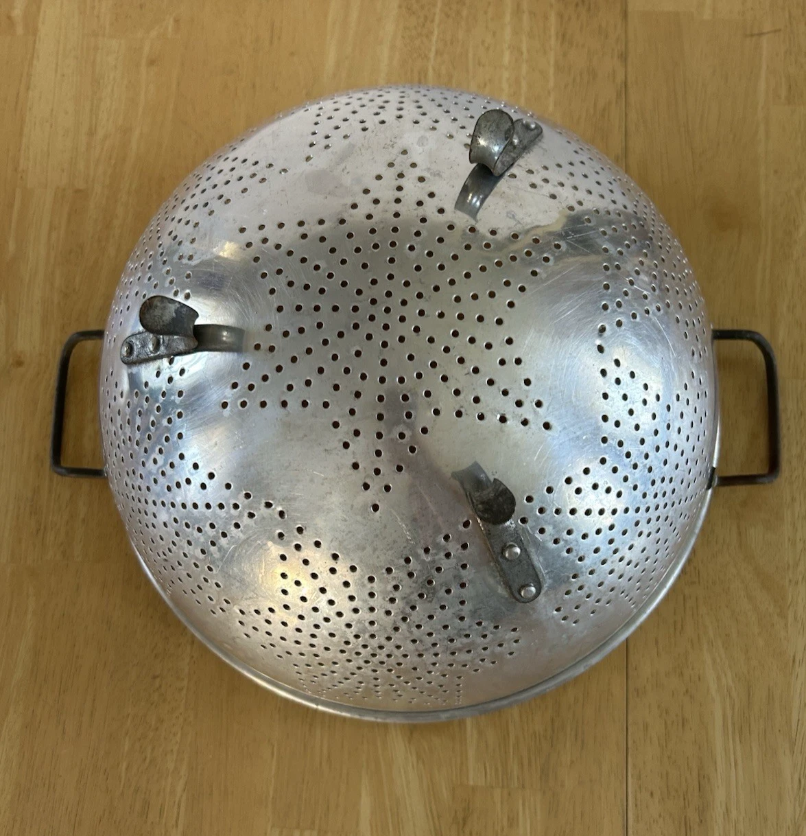 Vintage 12” Star Colander Aluminum Metal 3 Footed Strainer Handles Farmhouse
