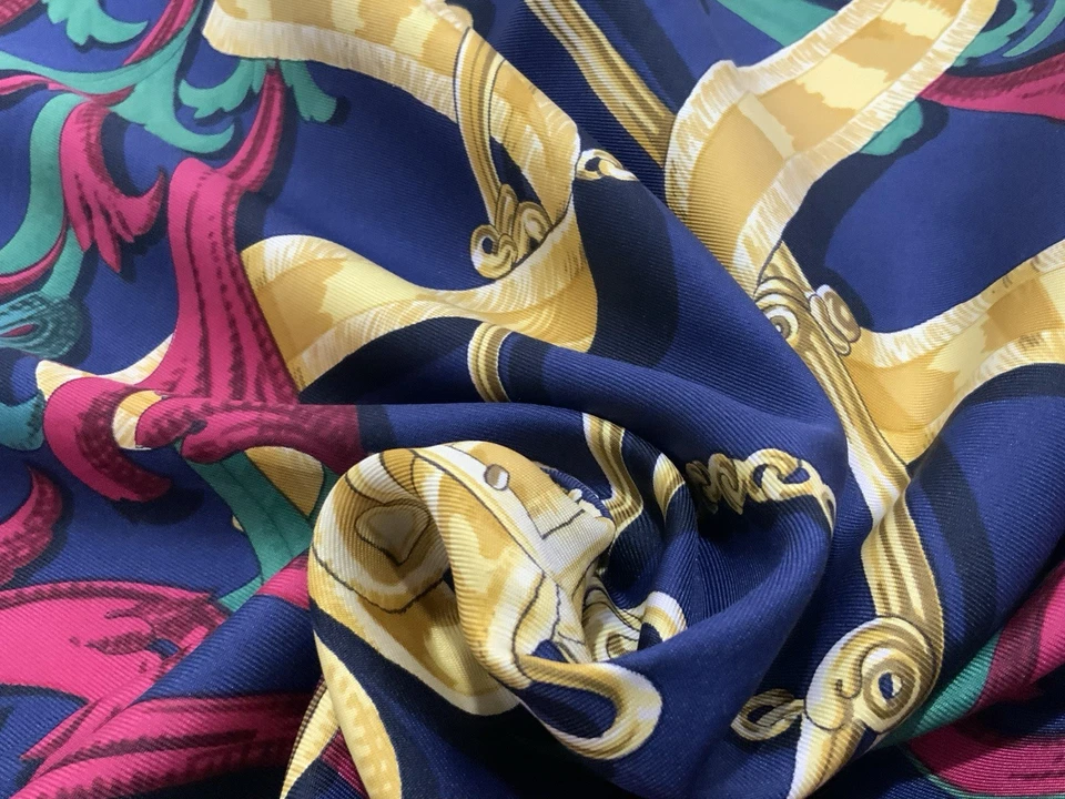 Bufanda Hermes Paris Le Mores "A La Connétable" H.Rolled 100% seda 35 " PEC Foto 2 de 4