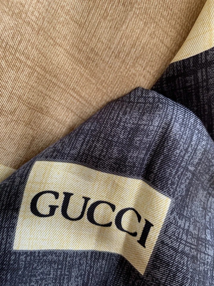 Bufanda Gucci 100% Seda 34" - Estampado Floral y Geométrico - Hecha en Italia #A119 Foto 2 de 4