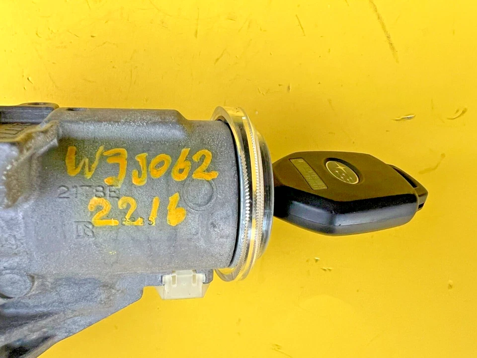 Subaru WRX 2015-2019 bloqueo de interruptor de encendido de dirección genuino con llave OEM 88216FJ102 Foto 2 de 4