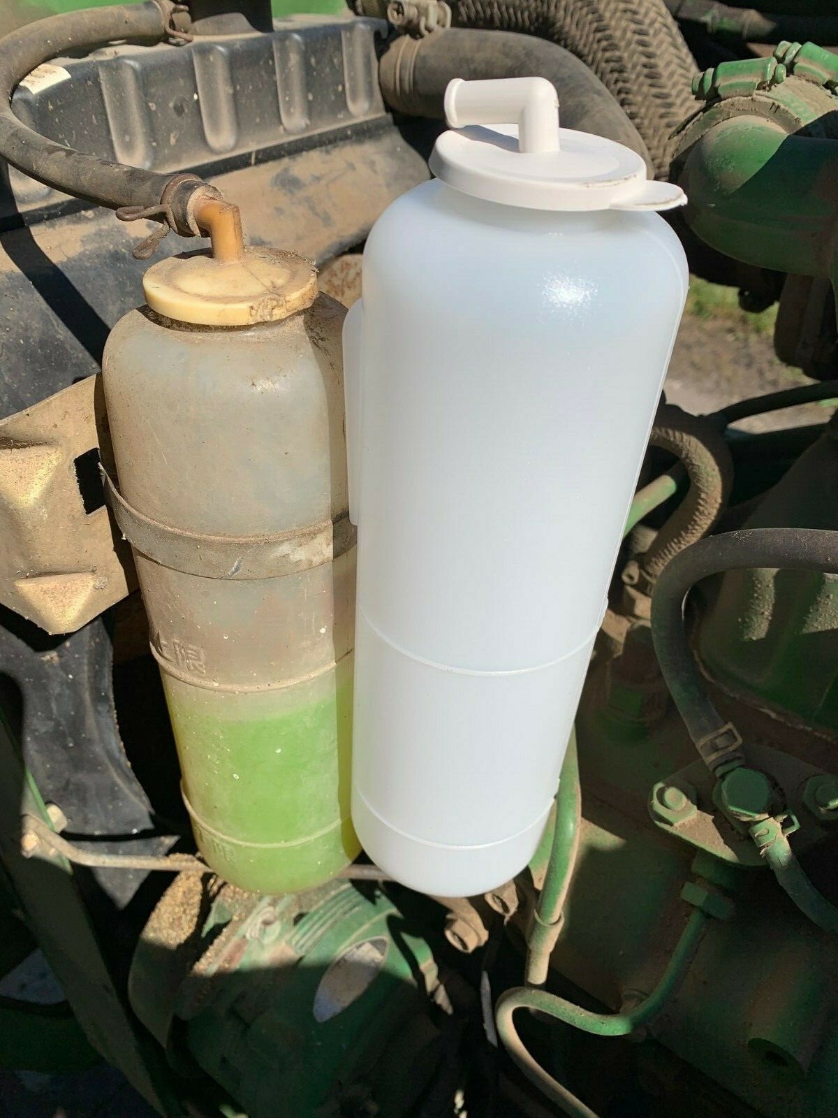 Coolant Overflow Tank for John Deere CH12866 850,870,950,970,1050,1070