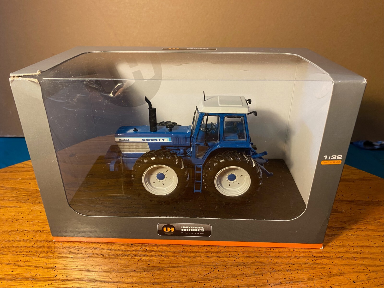 UNIVERSAL HOBBIES 1/32 1474 COUNTY TRACTOR eBay