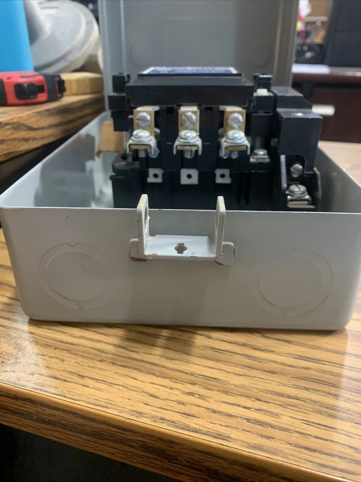 A134C Telemecanique 4-pole, 30 amp, Contactor New - Image 4 of 4