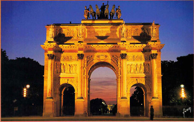 Paris - L'arc de Triomphe du Carrousel - night sunset