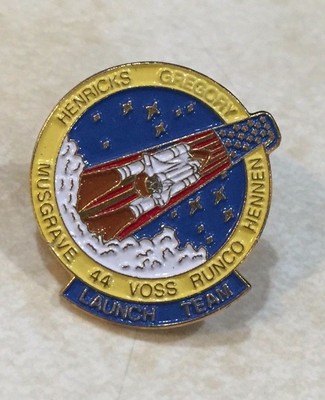 STS-44 SPACE SHUTTLE ATLANTIS LAUNCH TEAM PINBACK