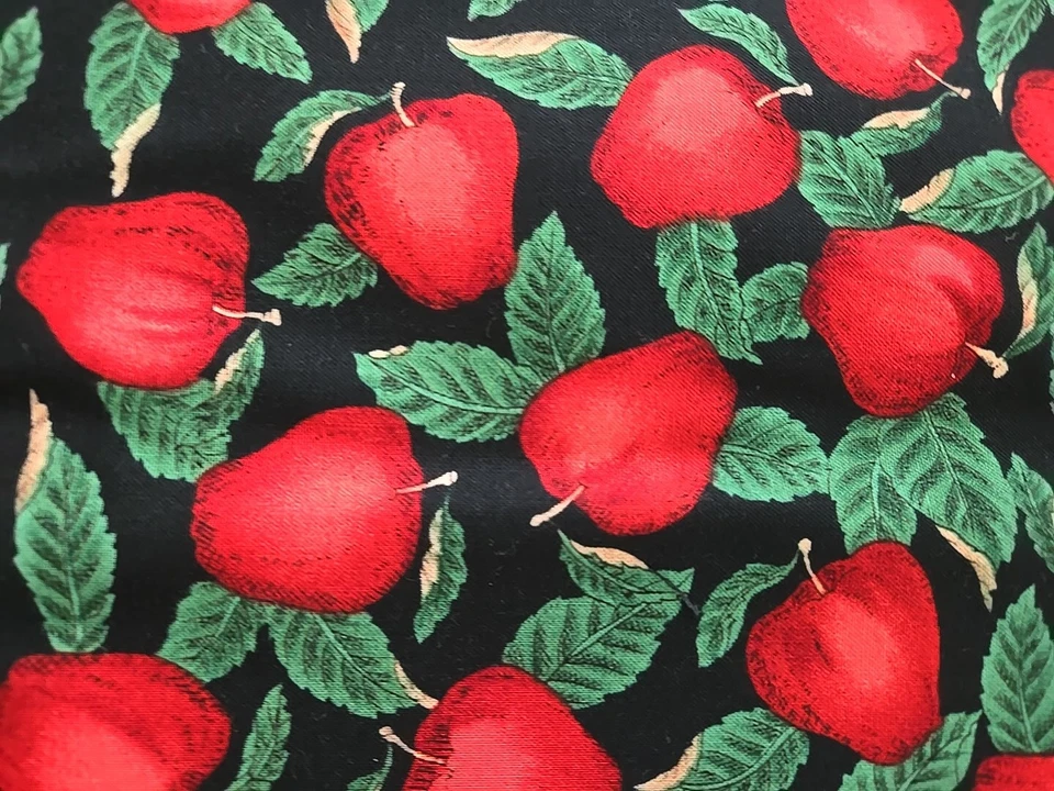 VTG Hoffman International Quilting Fabric 43" X 28" Cotton Red Apples Black - Image 4 of 4