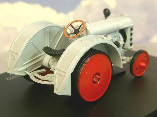 U/H HACHETTE DIECAST 1/43 1922 FORDSON F INDUSTRIEL/INDUSTRIAL TRACTOR GREY TR71 - Picture 2 of 2