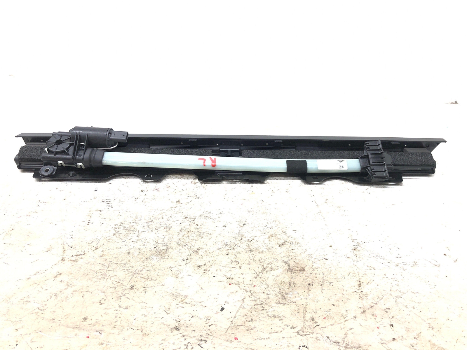 2016-2020 BENTLEY BENTAYGA LEFT REAR DOOR SUNSHADE ROLLER BLIND W/ DRIVE MOTOR