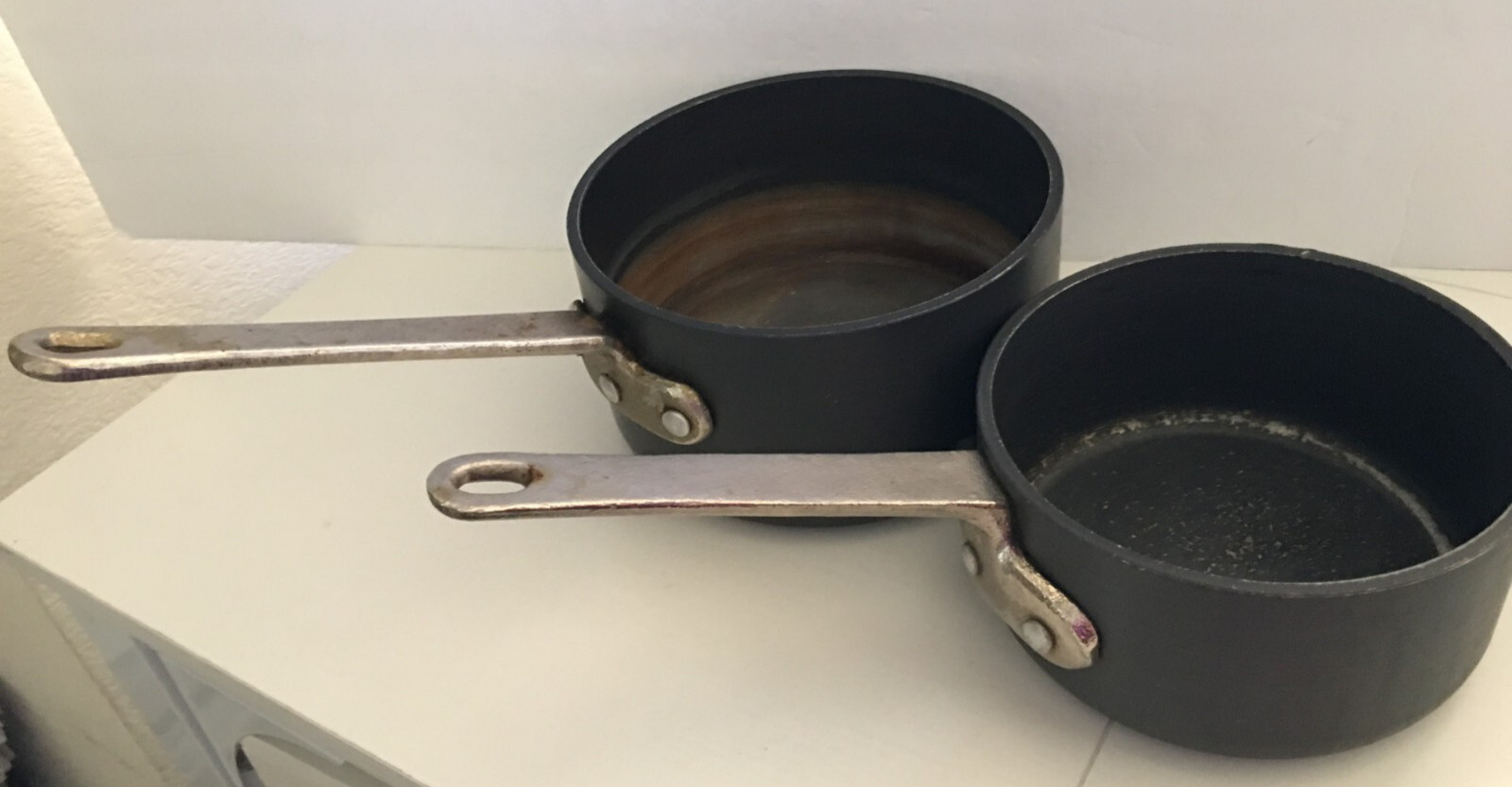 2 CALPHALON Commercial Anodized Aluminum 2 1/2 Qt Pot 1 1/2 quart pots kitchen