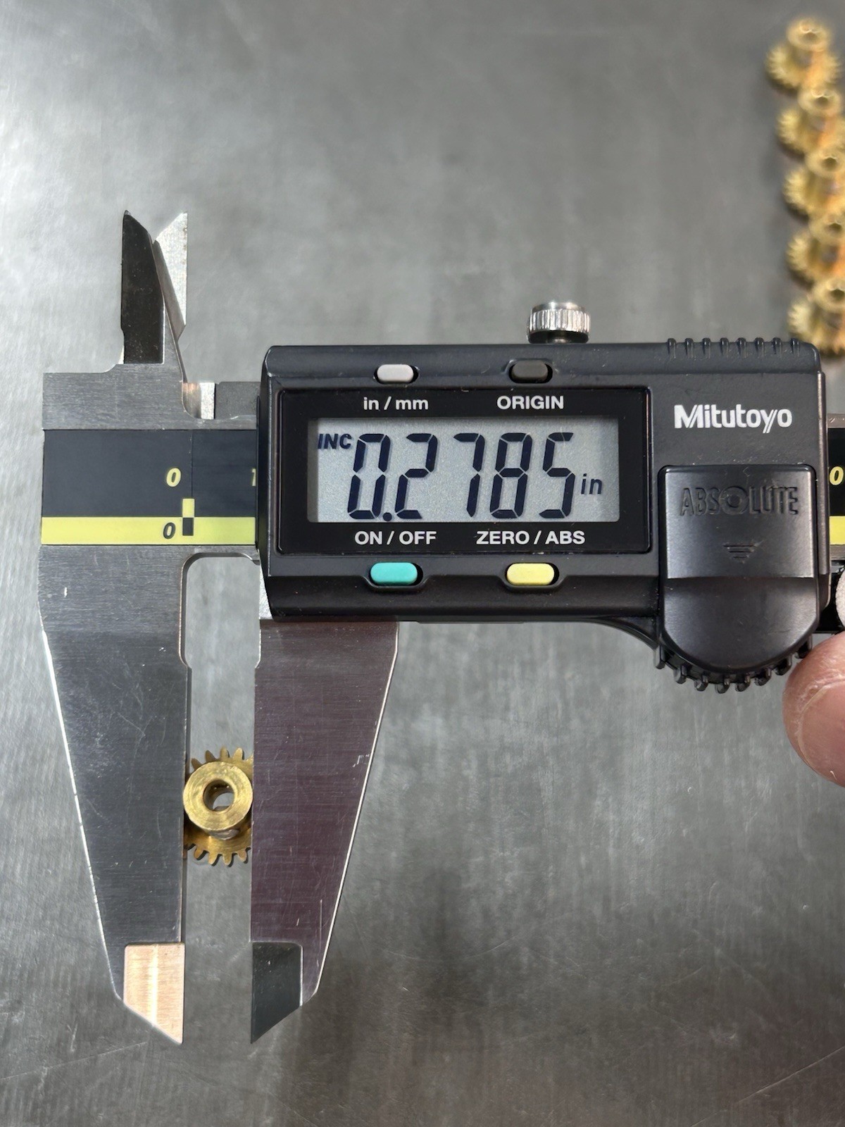 QTY 1 KEMTRON BRASS PINION GEAR 48 PITCH 22 TEETH .125" BORE SLOT CAR / RAILROAD