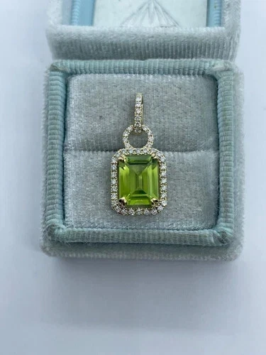 Cadena colgante halo boda simulada corte esmeralda peridoto enchapado en oro amarillo de 14K Foto 2 de 4