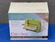 Circuit CUTTLEBUG EMBOSSING AND DIE CUTTING MACHINE w Embossing Folders & Dyes