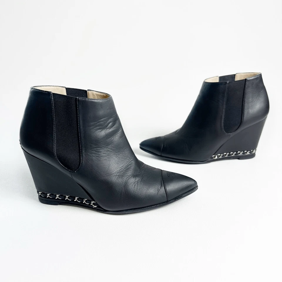 Botas Chelsea Chanel Negro Cadena Tacón Cuña Talla 38.5 CC Logo Botines Cuero Foto 3 de 4