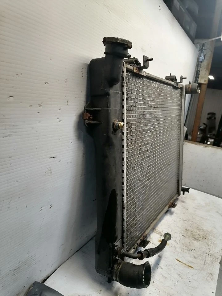 Radiador 6 cilindros compatible con 93-97 Grand Cherokee 1561993 Foto 3 de 4