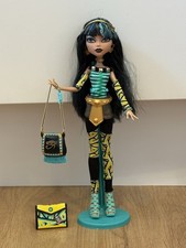 Monster High Cleo De Nile School&rsquo;s Out Doll With Bag&rsquo;s And Including Stand