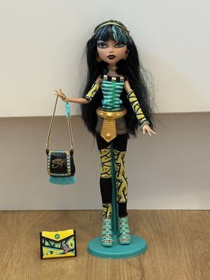 Monster High Cleo De Nile School s Out Puppe mit Tasche s und inklusive Ständer